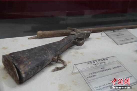 资料图：金寨县革命博物馆展出的文物。 中新网记者 李雨昕 摄