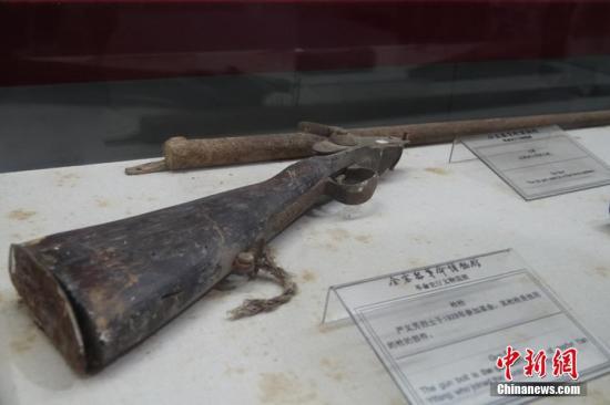 资料图:金寨县革命博物馆展出的文物。 中新网记者 李雨昕 摄