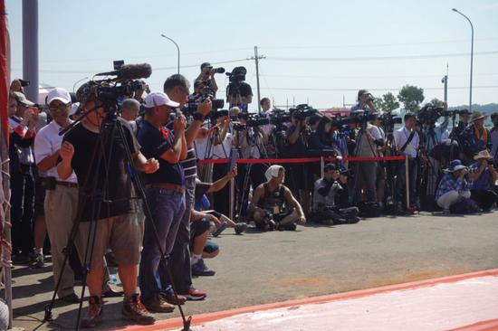 现场有近40家媒体参与报道 摄影:汪灵犀