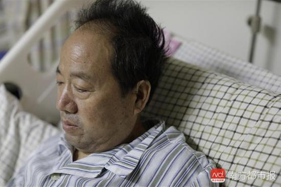 西小庄村民张田海被逮捕后，获得保外就医，2018年7月9日，张田海在医院病房里接受南都记者采访。