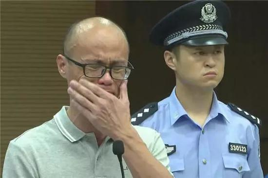 庭审现场的陈才杰