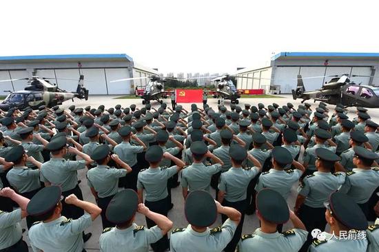 该旅组织官兵重温入党誓词。
