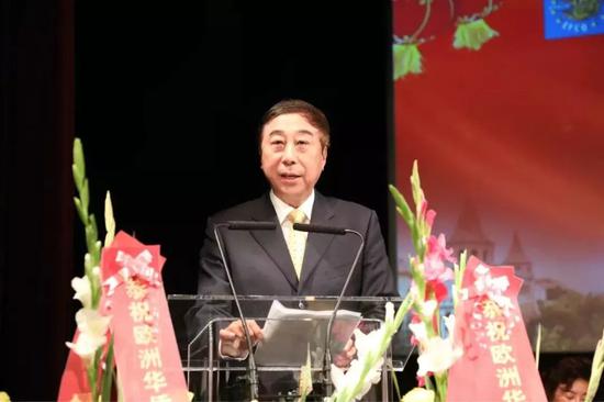 民革中央副主席冯巩出席大会并致开幕辞