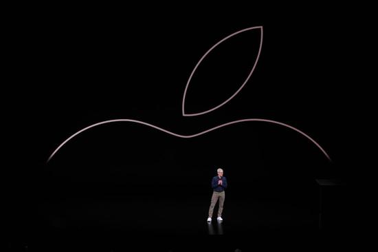 9月12日，在美国加利福尼亚州丘珀蒂诺市举行的苹果新品发布会上，苹果公司首席执行官蒂姆·库克上台进行介绍。记者吴晓凌摄
