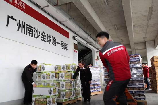 广州南沙保税仓储货品约500万件。