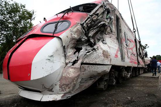 台铁6432次普悠玛列车损毁严重。（图源：台媒）