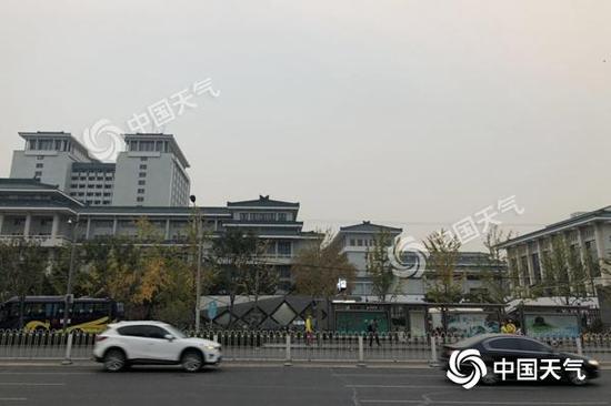 今天早晨,北京海淀区天空阴沉。