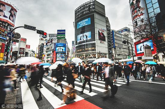 因少子化问题严重 日本政府鼓励“带孩子上班”