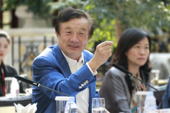 1月17日,任正非在深圳华为总部接受多家中国媒体联合采访。