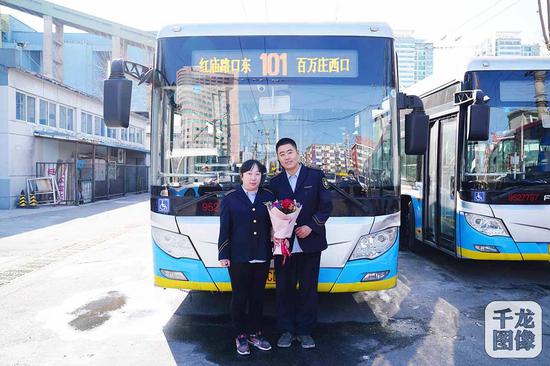 图为北京公交小夫妻范嘉宇和汪霞。千龙网发