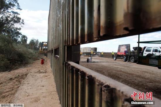 资料图：美国与墨西哥边境的一段隔离墙。