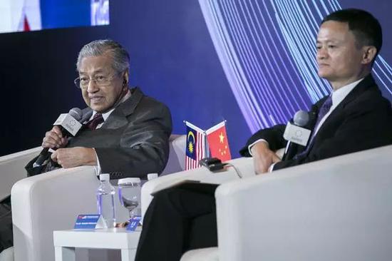 马哈蒂尔与阿里巴巴集团董事局主席马云出席中国企业家俱乐部论坛