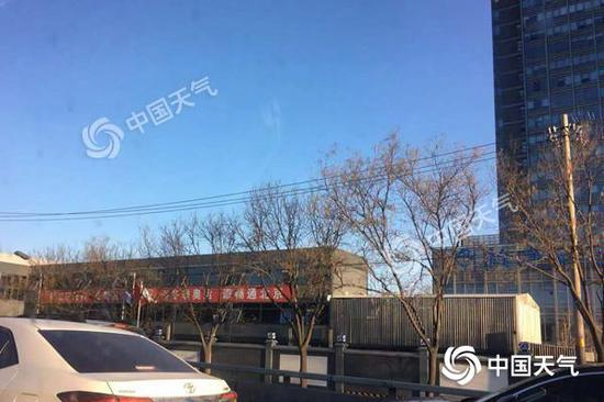 1552606427539038832.jpg 今天早晨,北京天氣晴好,風力較大。