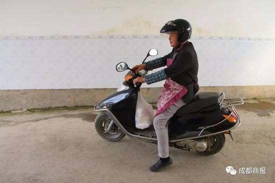 大山深处送外卖 送餐老板年入40万