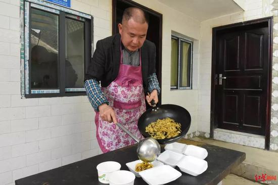 大山深处送外卖 送餐老板年入40万