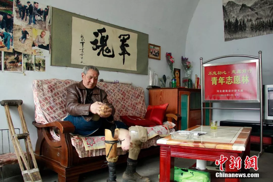马三小在家中 陈昊摄