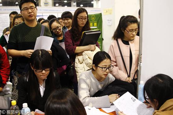 2015年,浙江省杭州市人才交流大会。@视觉中国