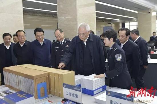 督导组组长吴玉良调研扫黑除恶工作