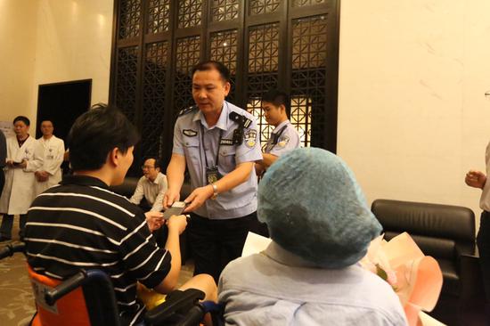 斯里兰卡爆炸3名受伤同胞抵达广州 为中科院学