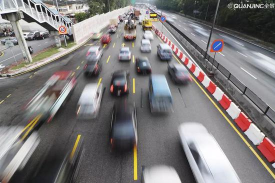 ��ϸ�̵�һ�����������֣��ᷢ�ֳ��̵��������ȵز��̲�Զ�ˡ�/ ȫ��