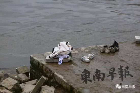 ���ڰ��ߵ��·���Ь���ѵȲ�����������