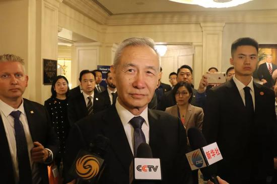 5月9日,中共中央政治局委员、国务院副总理、中美全面经济对话中方牵头人刘鹤抵达华盛顿,与美方举行第十一轮中美经贸高级别磋商。 图源:中国日报