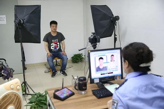 男子8岁被拐19年后认亲 流浪时只能捡垃圾吃