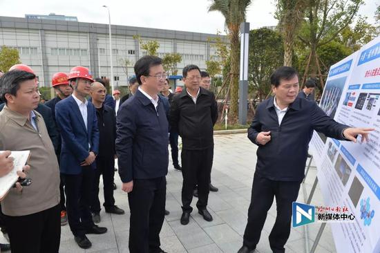 王宁调研中国·福州物联网产业创新发展中心。张人峰/摄