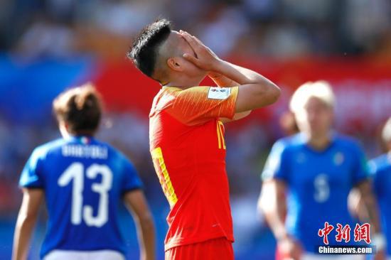 资料图：李影打进中国女足在本届世界杯上的唯一进球，对于未晋级8强的结果，她觉得非常遗憾。中新社记者 富田 摄
