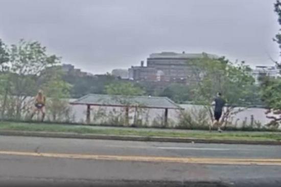 男子跟踪骚扰晨跑美女 没想对方是退伍女兵反被追