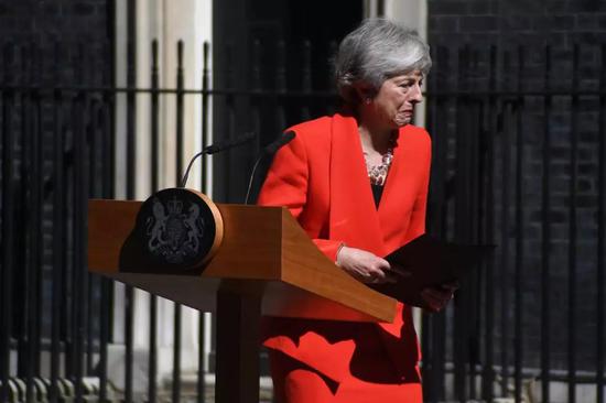 5月24日，特雷莎·梅宣布将于6月7日辞去保守党领导人一职。前外交大臣约翰逊7月23日当选保守党党魁，7月24日就任英国首相。新华社发（阿尔贝托·佩扎利摄）