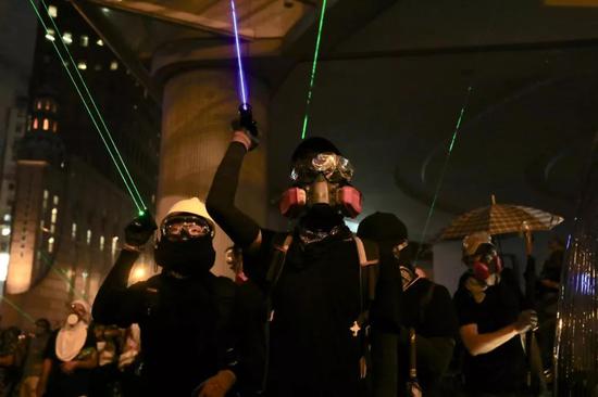 8月31日,激进示威者在香港多区非法集结并实施违法及暴力行为