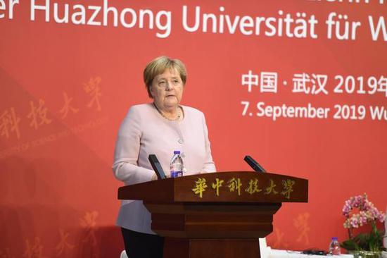  9月7日，默克尔在华中科技大学发表演讲