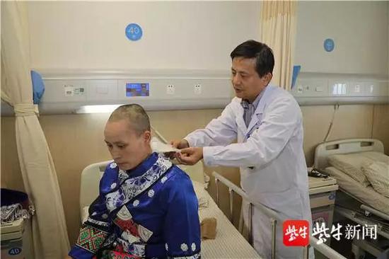 12bet信誉好不好,内江高新区:高温慰问到一线 炎炎夏日送清凉