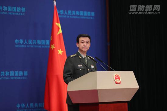 12月26日下午,国防部举行例行记者会,国防部新闻局局长、国防部新闻发言人吴谦大校答记者问。李晓伟 摄