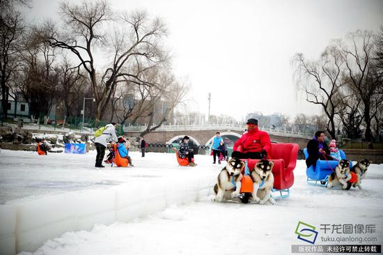 龙潭冰雪节，市民积极参与趣味运动，感受冰雪独特魅力。赵承顺摄