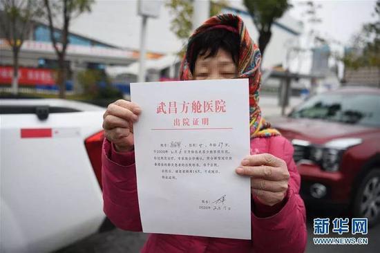 首批出舱者之 一。(图源:新华社)