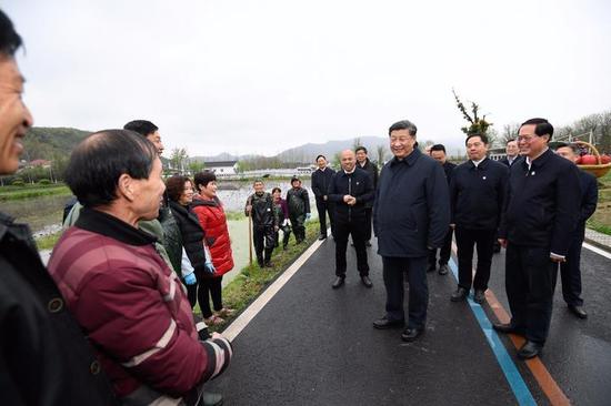 3月30日,中共中央总书记、国家主席、中央军委主席习近平在浙江省安吉县天荒坪镇余村视察