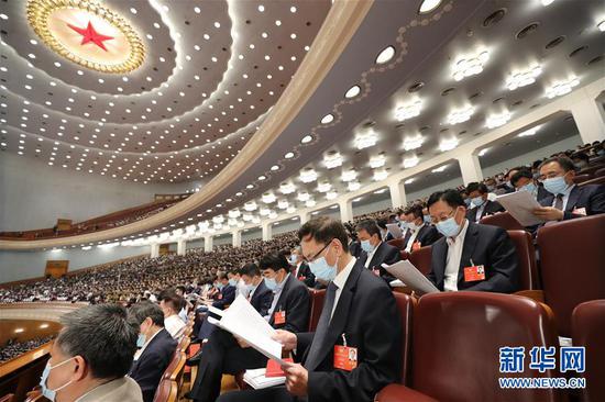 5月22日,第十三届天下人民代表大会第三次集会在北京人民大礼堂开幕。(新华社记者 刘卫兵 摄)
