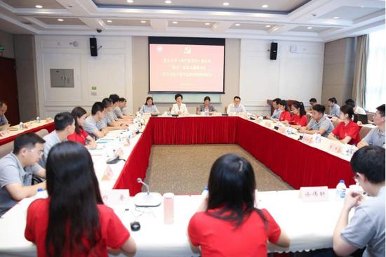 复旦大学召开“星火”志愿服务队学习总书记回信精神座谈会