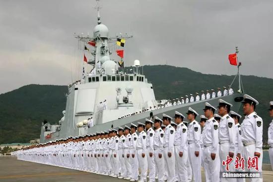 堪比大片!中国海军护航编队解救被劫持船舶画面曝光