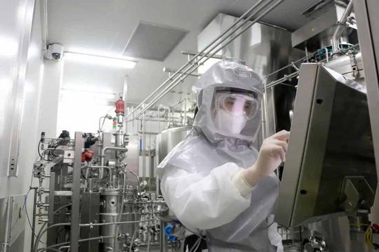 国药团体中国生物北京生物成品研究所新冠灭活疫苗出产车间。图源中国生物