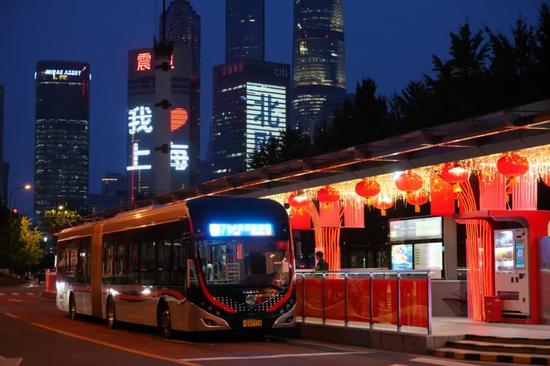 上海:中运量71路车厢明年将推出文明静音公约