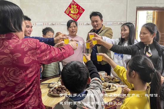近1亿贫困人口实现脱贫_贫困脱贫图片