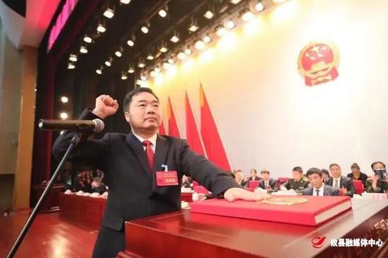 入选县长4个月后,他任县委书记_亚博APP(图1) 入选县长4个月后,他任县委书记_亚博APP(图1)