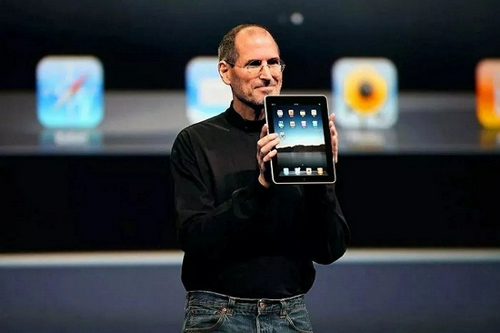 ▲乔布斯发布初代iPad