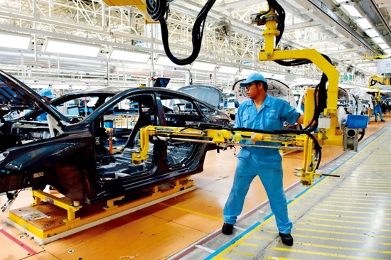  8月18日，福建宁德的一处新能源汽车生产线。图/新华