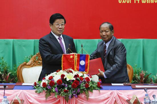 5月14日，国务委员、公安部部长赵克志在万象与老挝公安部部长宋乔举行会谈。