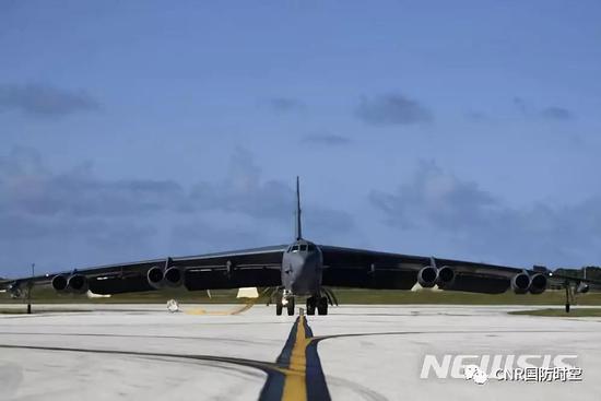 参加美韩“超级雷霆”联合军演的美国B-52战略轰炸机（图片来源：纽西斯通讯社）