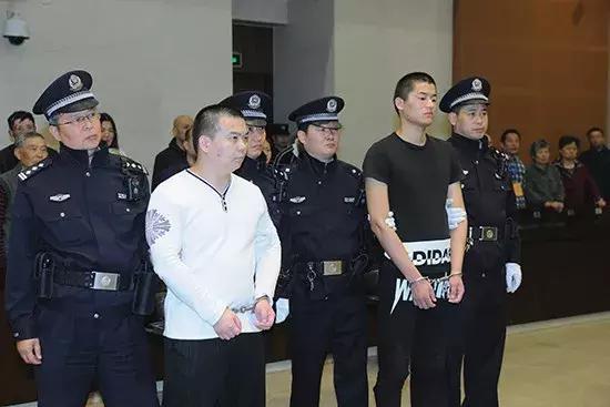 南京交警被拖行致死案一审宣判 被告人被判死缓